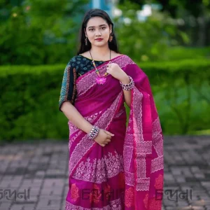 সহজিয়া মেজেন্ডা নকশী ফুল শাড়ি