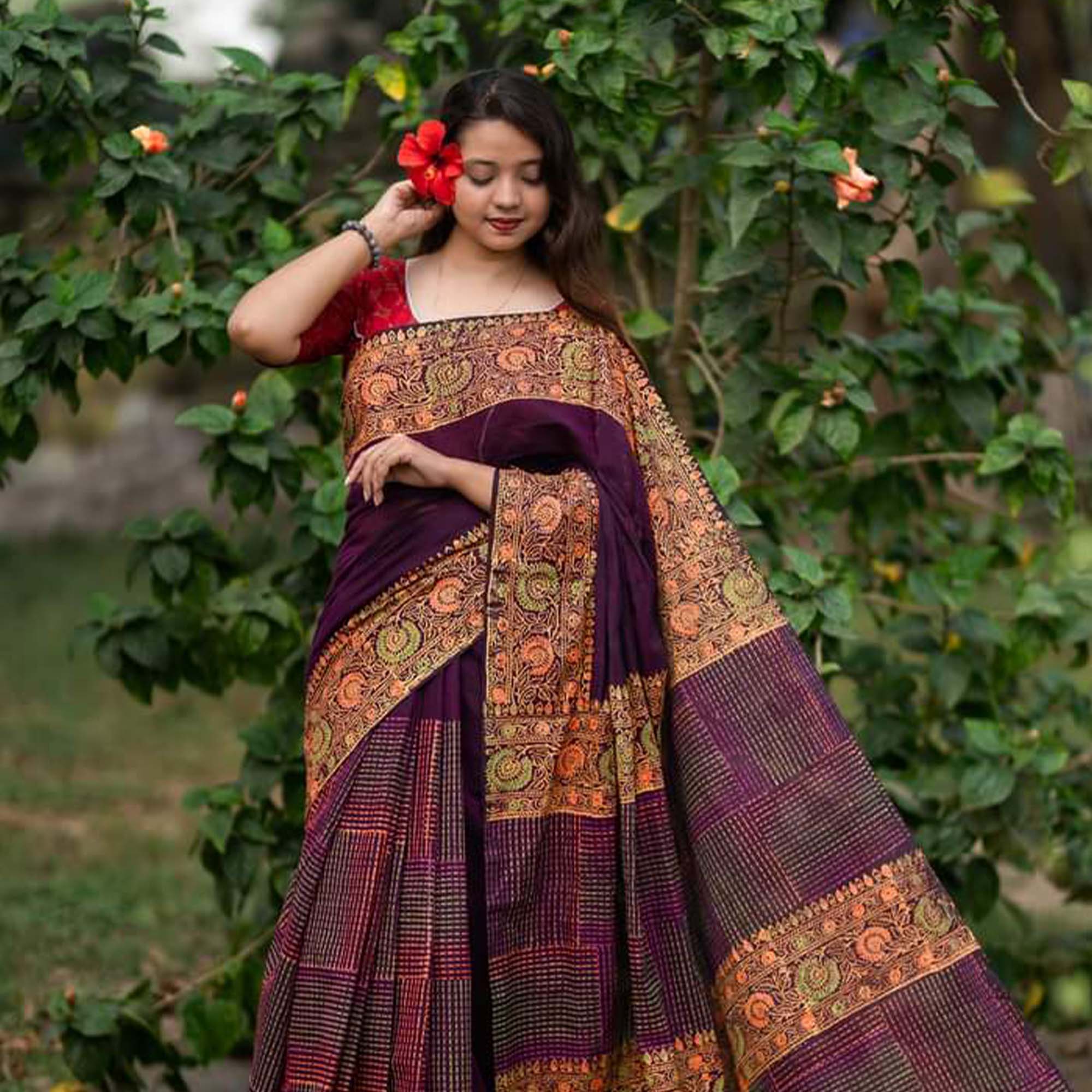 সহজিয়া গোল্ডেন বেগুনি শাড়ি